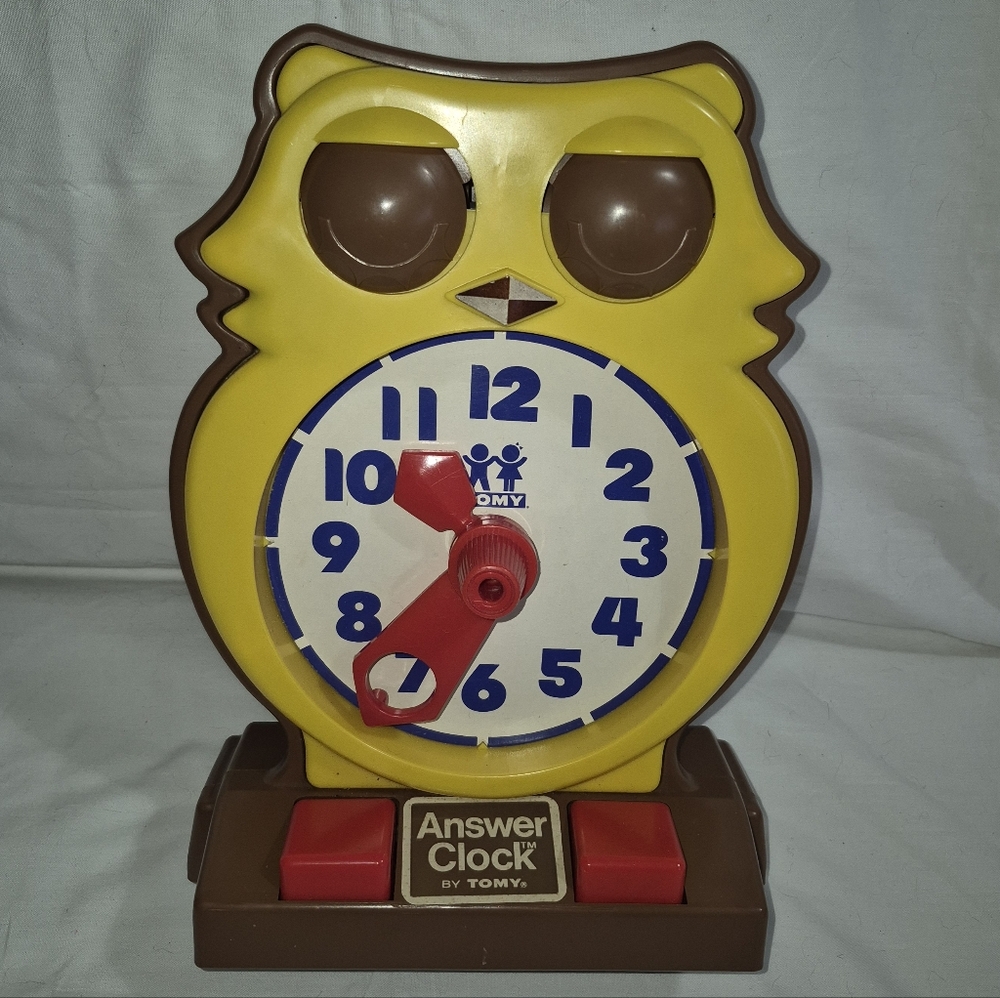 1975 Vintage Answer Clock By TOMY